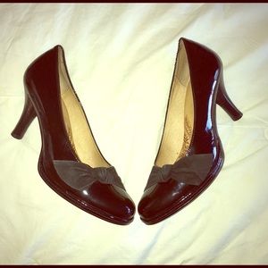 Söfft Black Patent Leather heels with bow size 6M